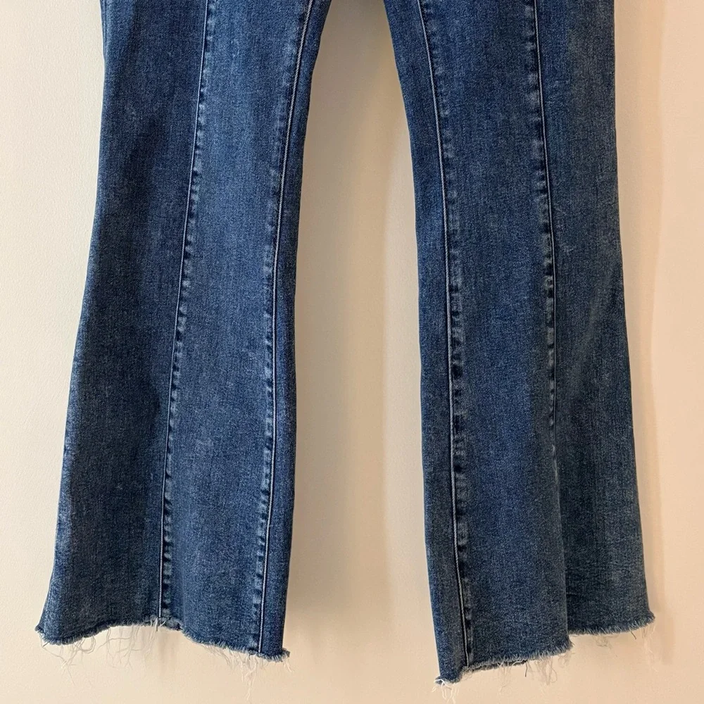 Abercrombie & Fitch—Ultra High Rise Flare Jeans, Med Wash Raw Hem (Size 31|12R) - Picture 7 of 7